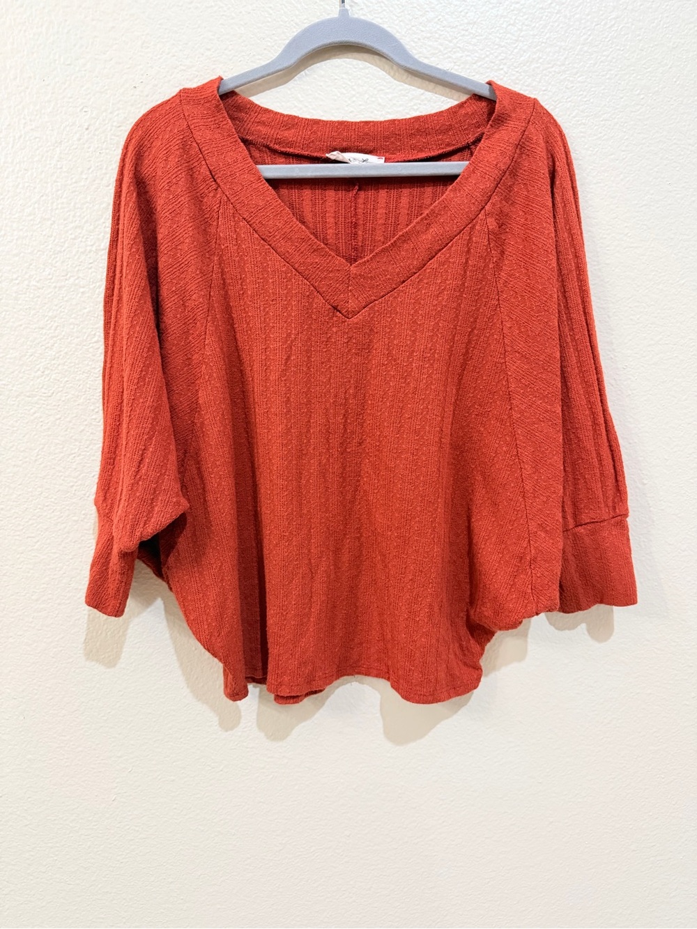 Vine & Love Rust Orange Ribbed Dolman Sleeve V-Neck Top Size L